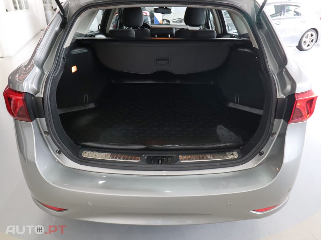 Toyota Avensis Touring Sports 1.6 D-4D Comfort