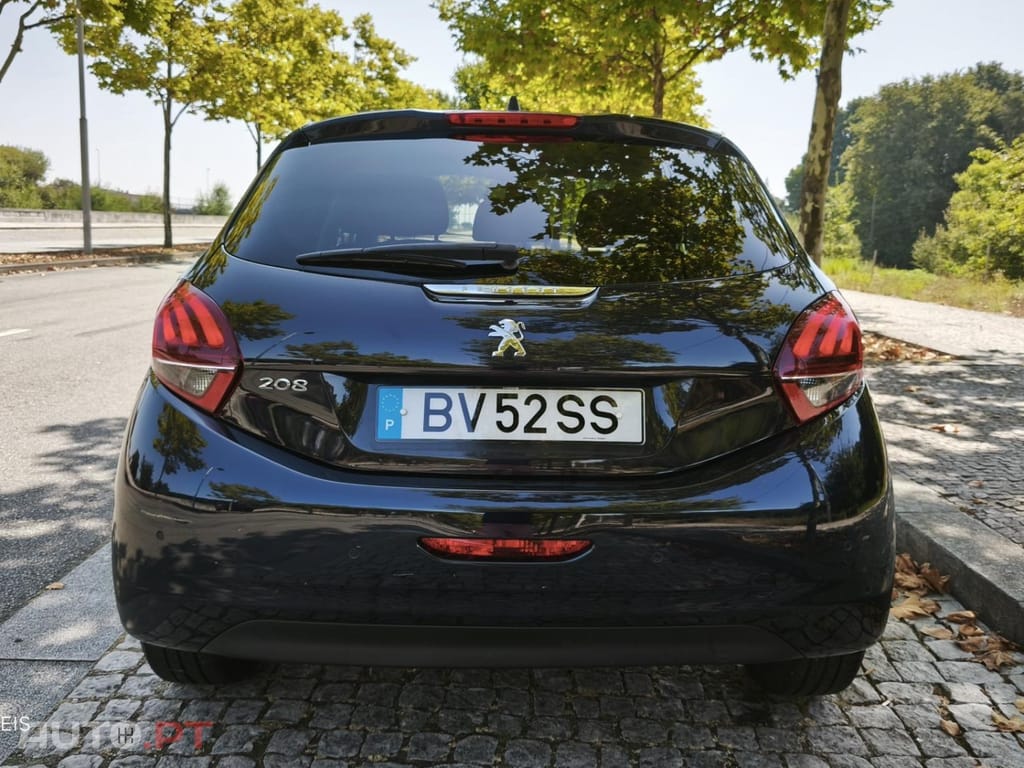 Peugeot 208 PureTech 82 Stop & Start Signature