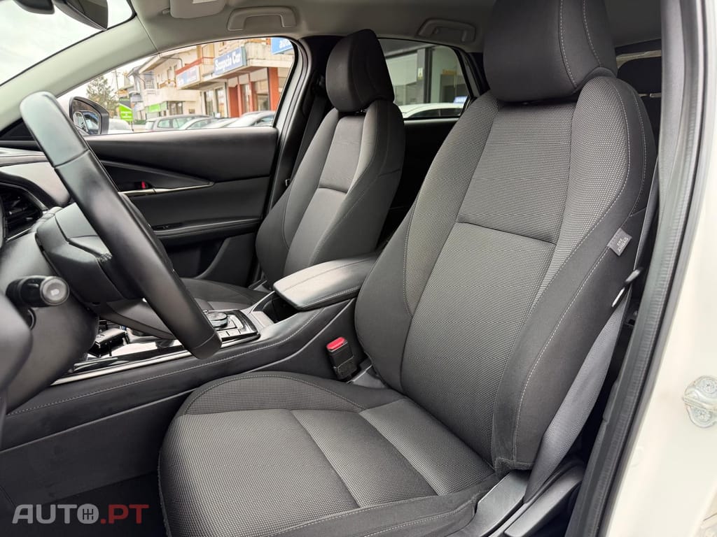 Mazda CX-30 2.0 e-Skyactiv-G Exclusive-line