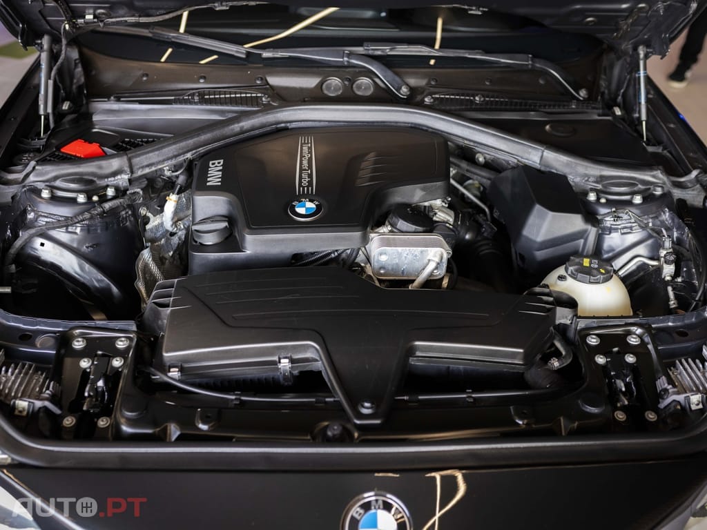 BMW 220 i Coupe Pack M