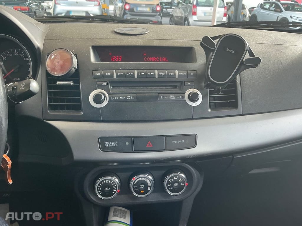 Mitsubishi Lancer 1.6 Invite