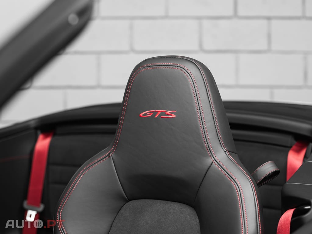 Porsche 992 Carrera 4 GTS PDK