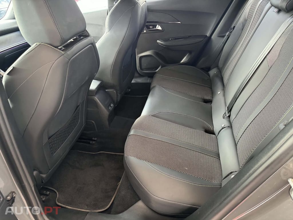 Peugeot 2008 1.2 PureTech GT EAT8