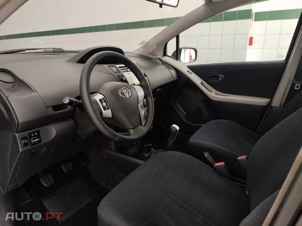 Toyota Yaris 1.0 VVT-i AC
