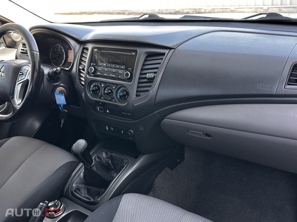 Mitsubishi L200 2.4 DI-D Club Invite CC 4WD