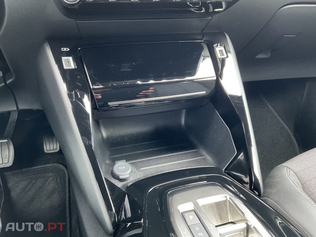 Peugeot E-2008 50 kWh Allure