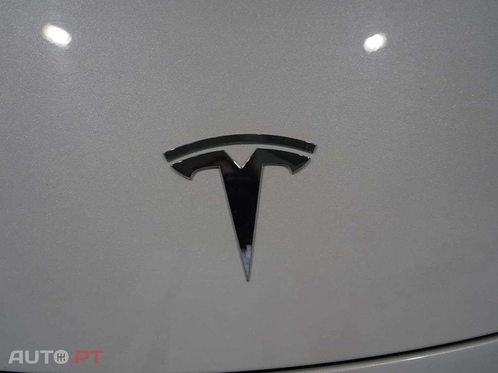 Tesla Model 3 Tração Traseira