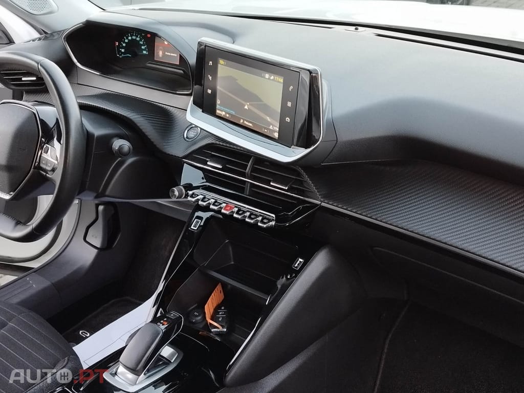 Peugeot E-2008 50 kWh Allure Pack