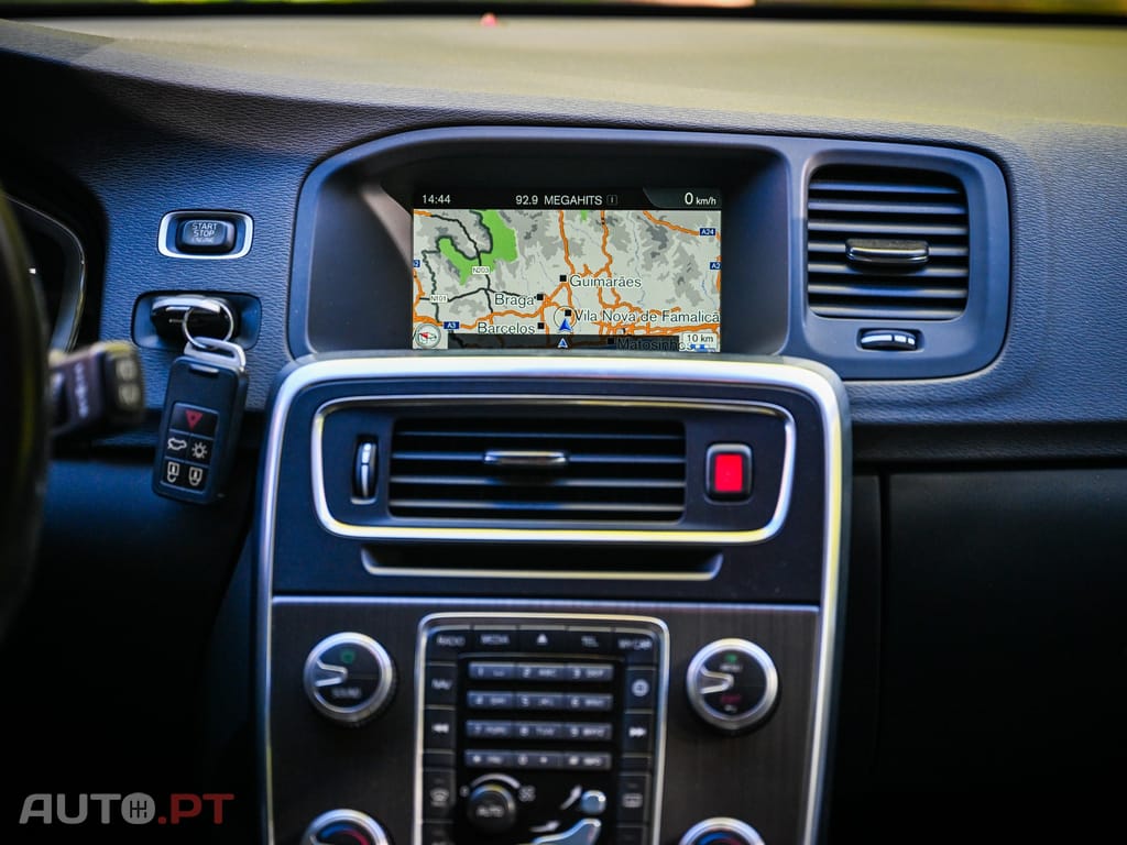 Volvo V60 2.4 D6 R-Design Momentum AWD Phev