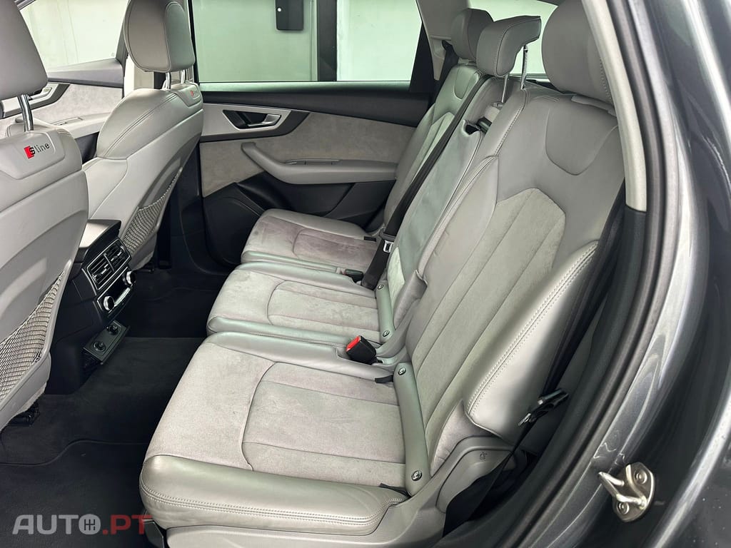 Audi Q7 quattro