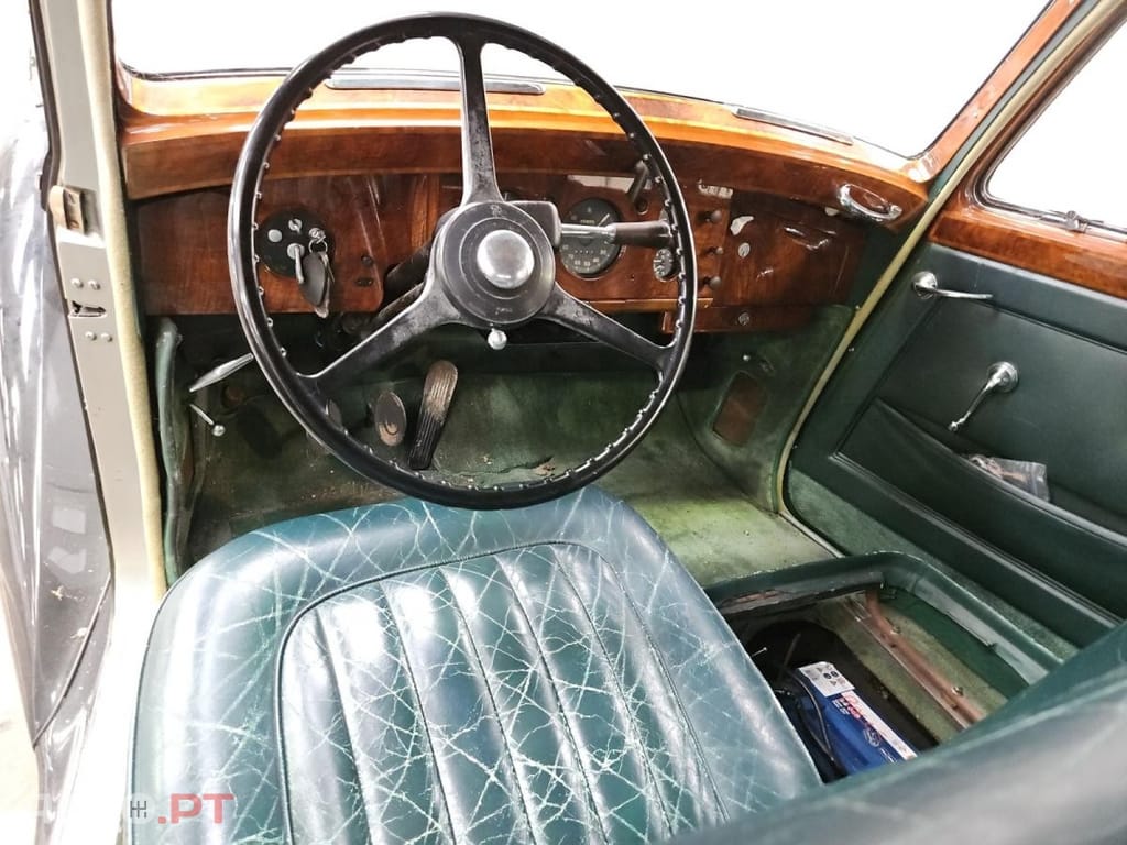 Rolls Royce Silver Dawn Silver