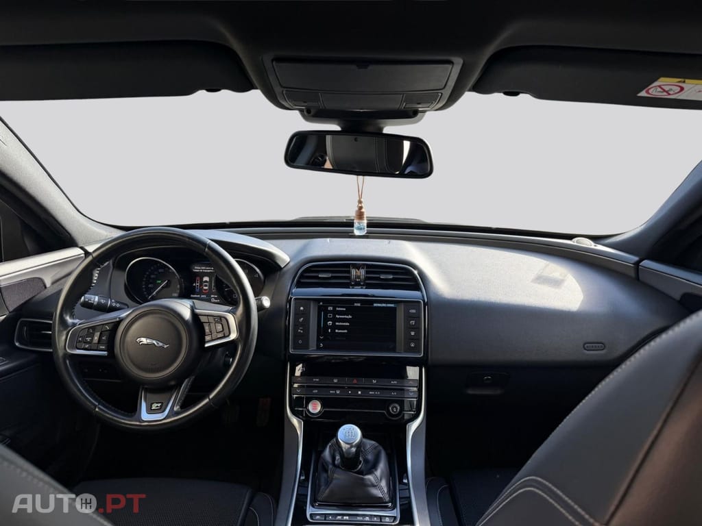 Jaguar XE 2.0 D Prestige
