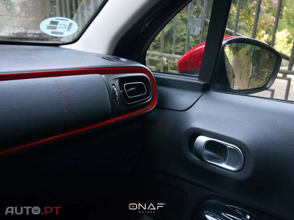 Citroen C3 1.2 Pure Tech Shine J17"