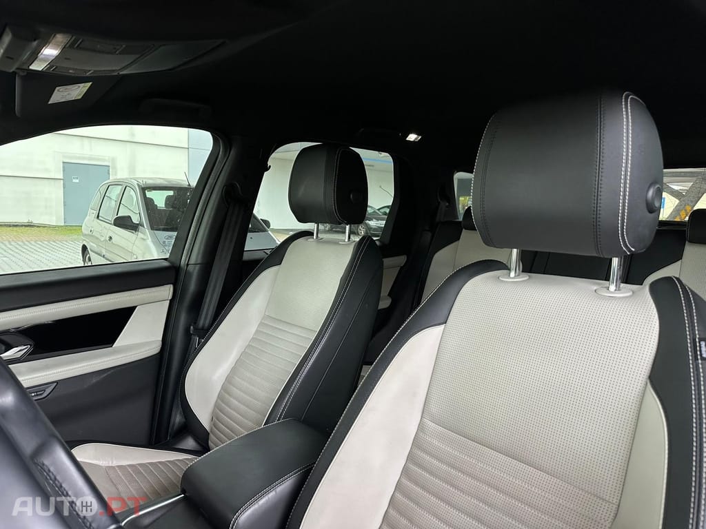 Land Rover Discovery Sport P300e R-Dynamic
