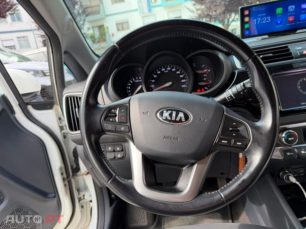 Kia Rio UB