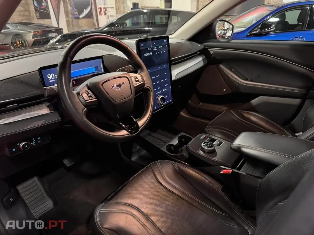 Ford Mustang Mach-E Alargada