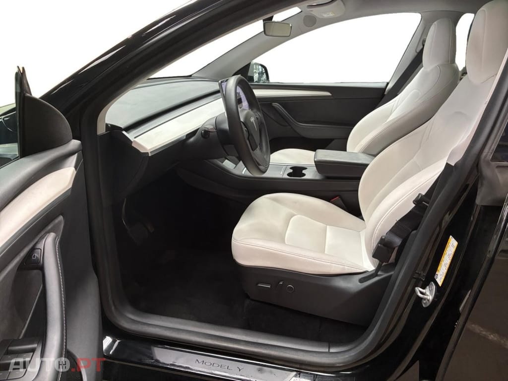Tesla Model Y Standard RWD