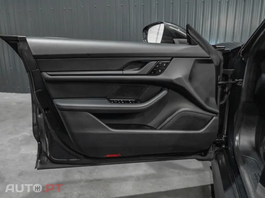 Porsche Taycan 4