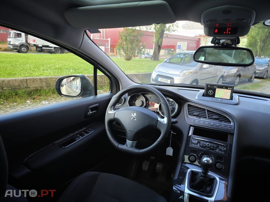 Peugeot 5008 1.6 BlueHDi Allure J17
