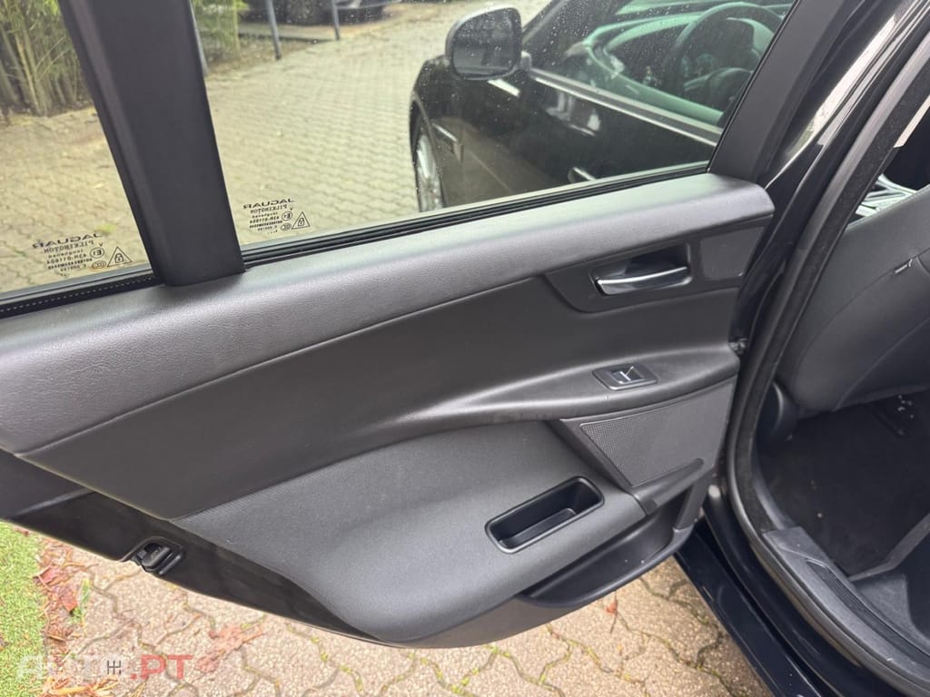 Jaguar XE E-Performance Pure