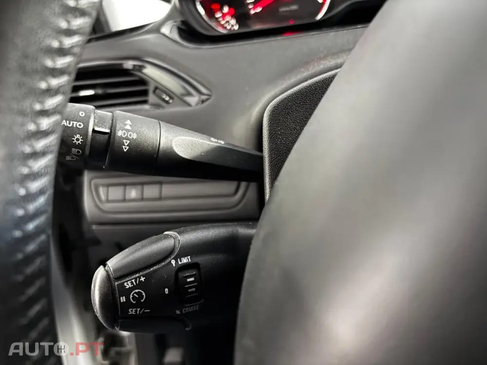 Peugeot 208 1.2 VTi Access