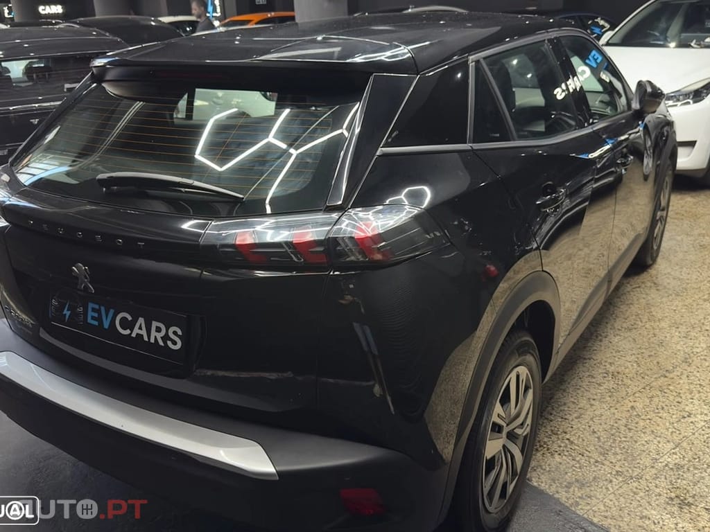 Peugeot E-2008 Active