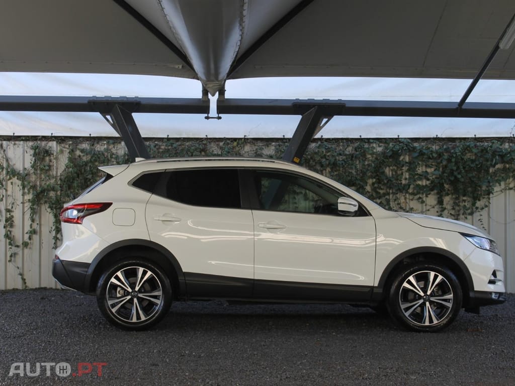 Nissan Qashqai 1.3 DIG-T N-Connecta J18