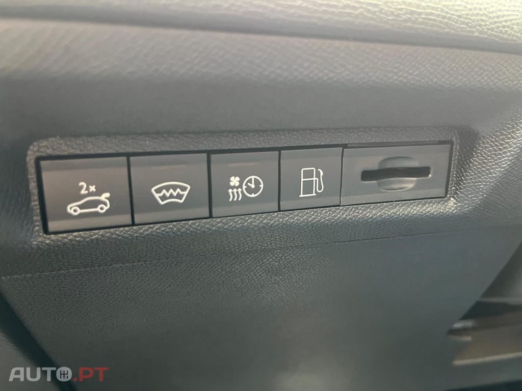 Peugeot 408 PHEV 180 e-EAT8 GT I.V.A DEDUTIVEL 