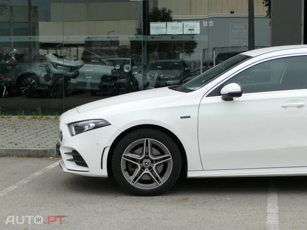 Mercedes-Benz A 250 e AMG Line