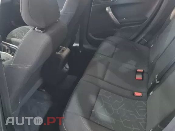 Peugeot 2008 1.2 VTi Active