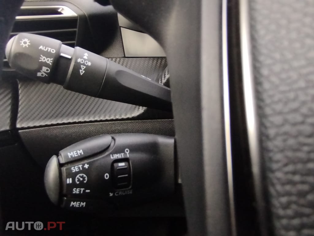 Peugeot 2008 1.5 BlueHDi Allure Pack