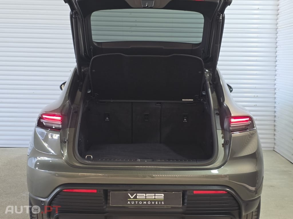 Porsche Macan Electric 4