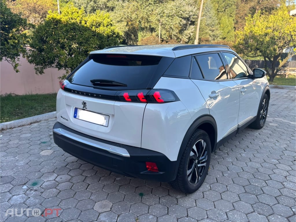 Peugeot E-2008 50 kWh Allure Pack