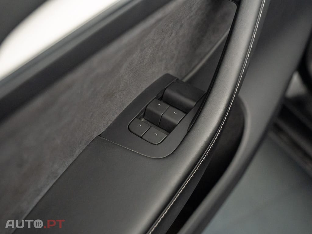 Tesla Model Y Long Range Tração Integral