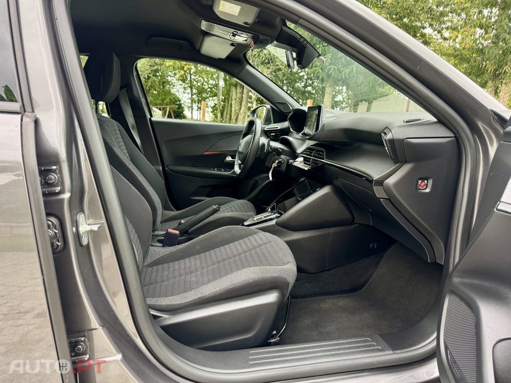 Peugeot 2008 1.5 BlueHDi Active EAT8