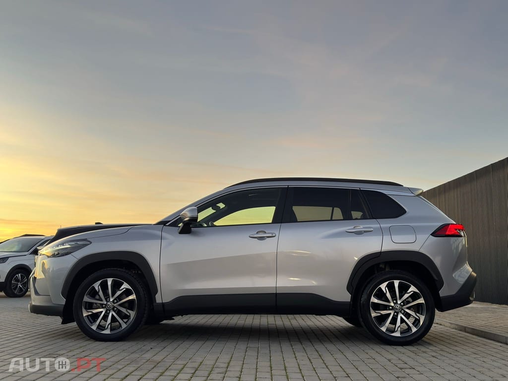Toyota Corolla Cross 2.0 Hybrid Luxury