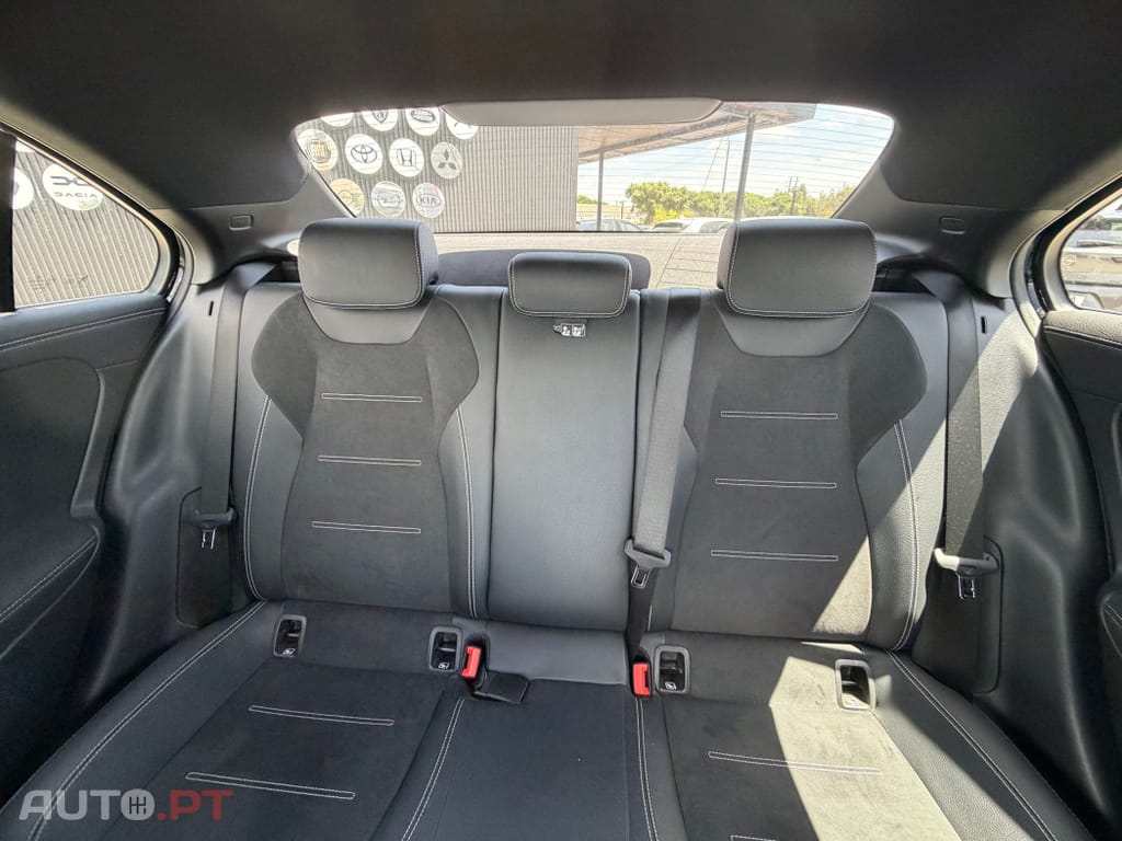 Mercedes-Benz A 250 e 8G-DCT AMG Line