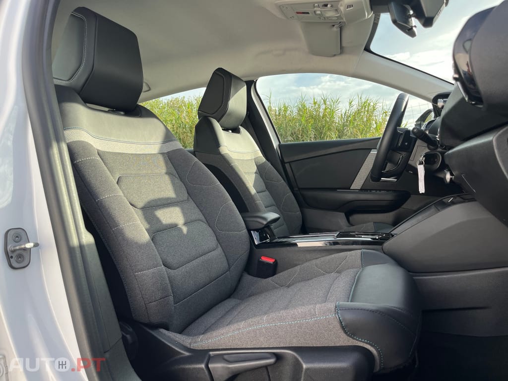 Citroen C4 PureTech 130 Stop&Start EAT8 SHINE