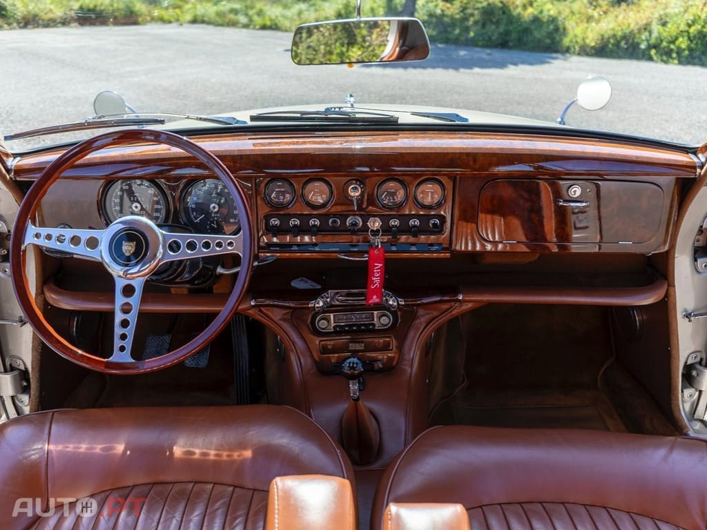 Jaguar S-Type 3.8
