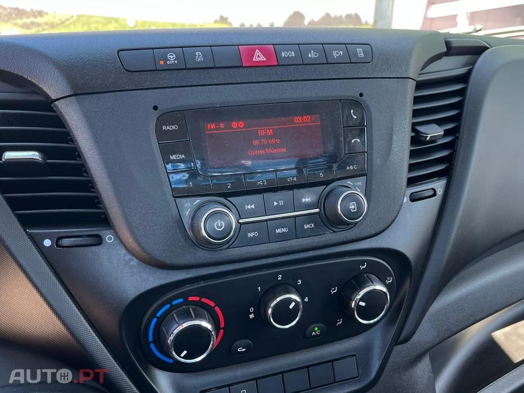 Iveco Daily BASCULA TRILATERAL