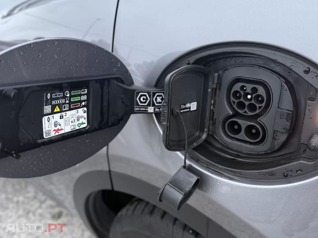 Jaguar E-Pace 1.5 P300e R-Dynamic SE AWD Aut. — fotografia 20