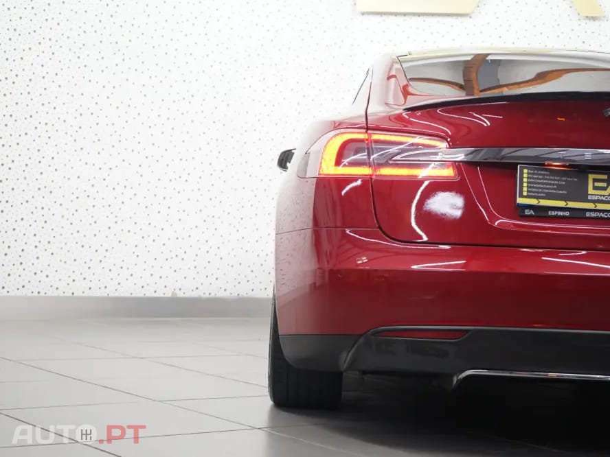 Tesla Model S 85