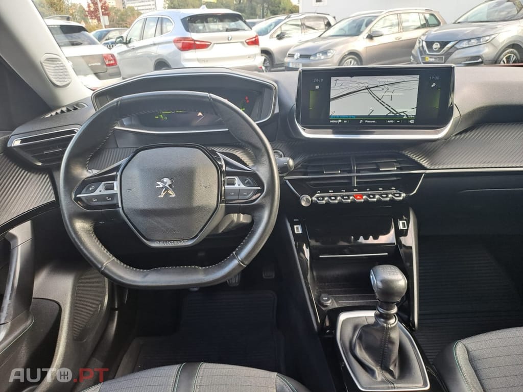 Peugeot 2008 PureTech 130 EAT8 GT