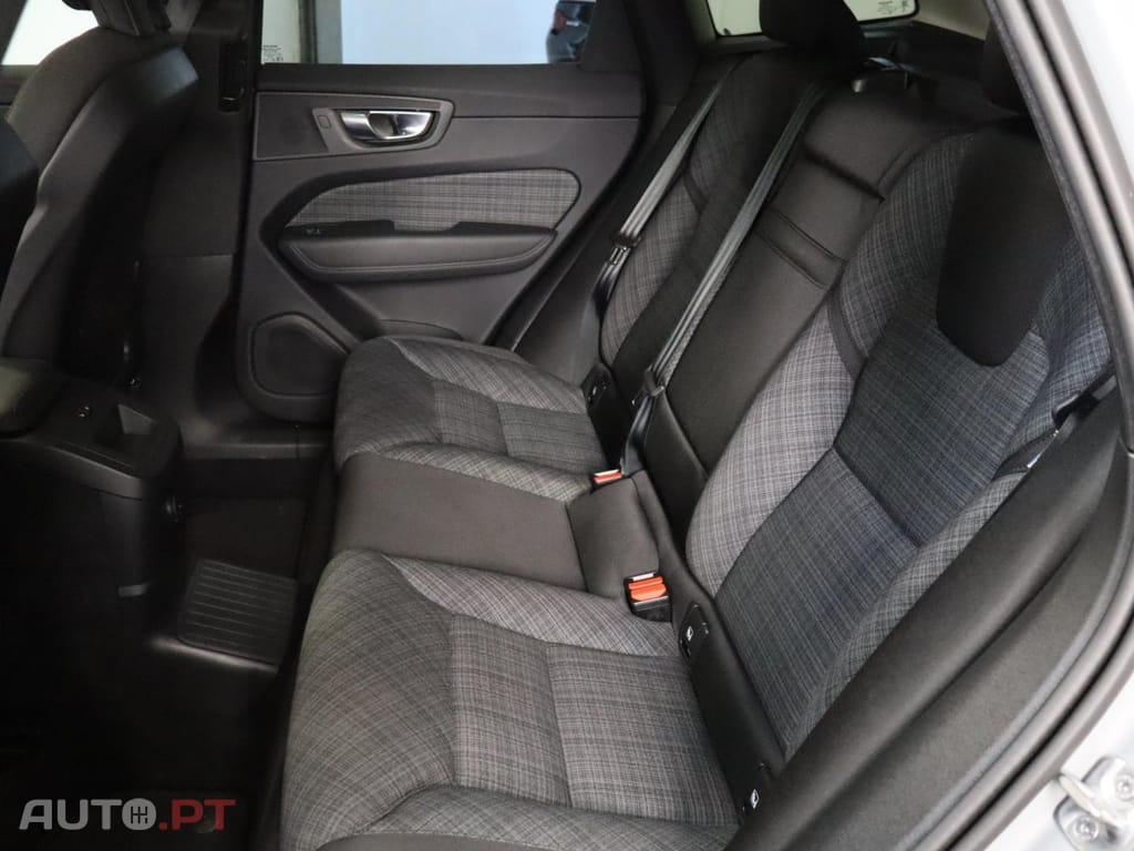 Volvo XC60 2.0 T6 PHEV Core AWD