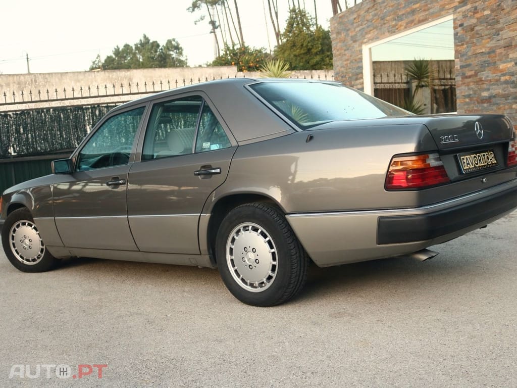 Mercedes-Benz W124 300 TD