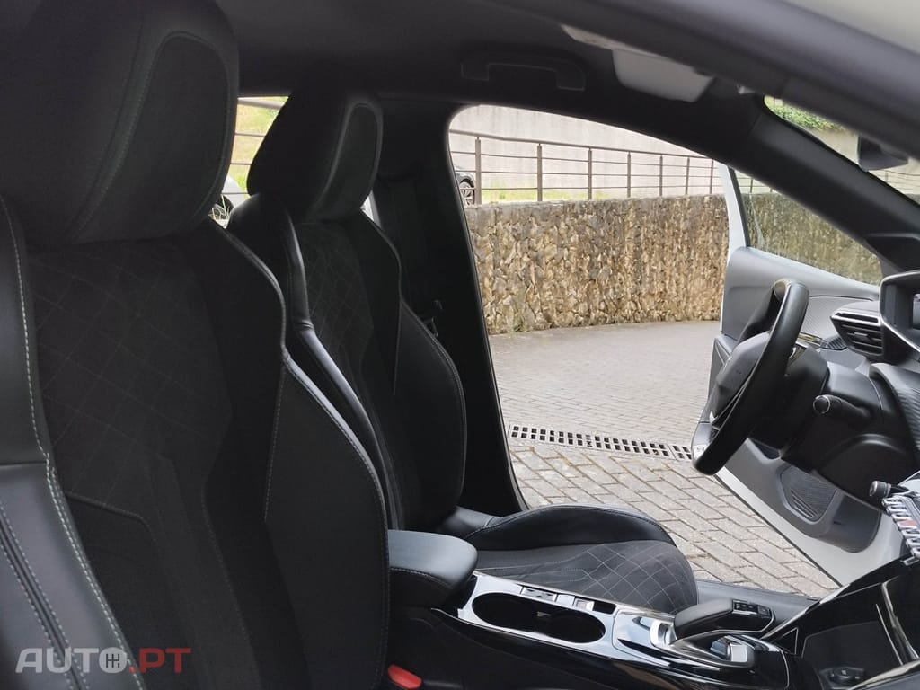 Peugeot E-208 50 kWh GT