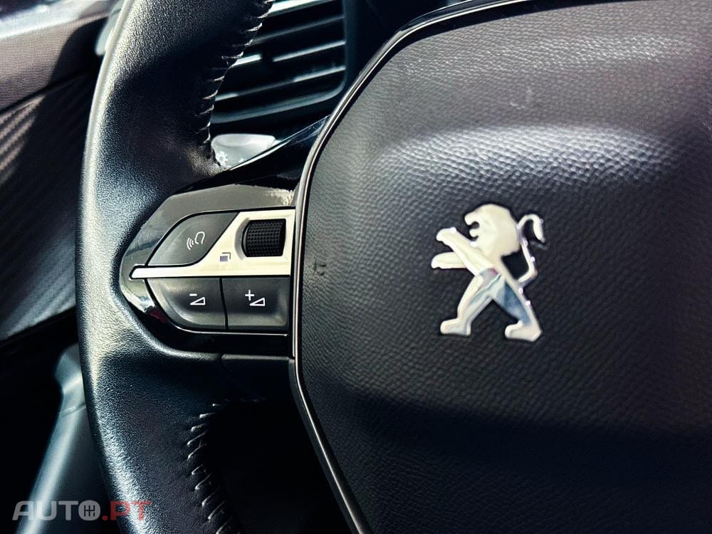 Peugeot E-2008 50 kWh Allure Pack