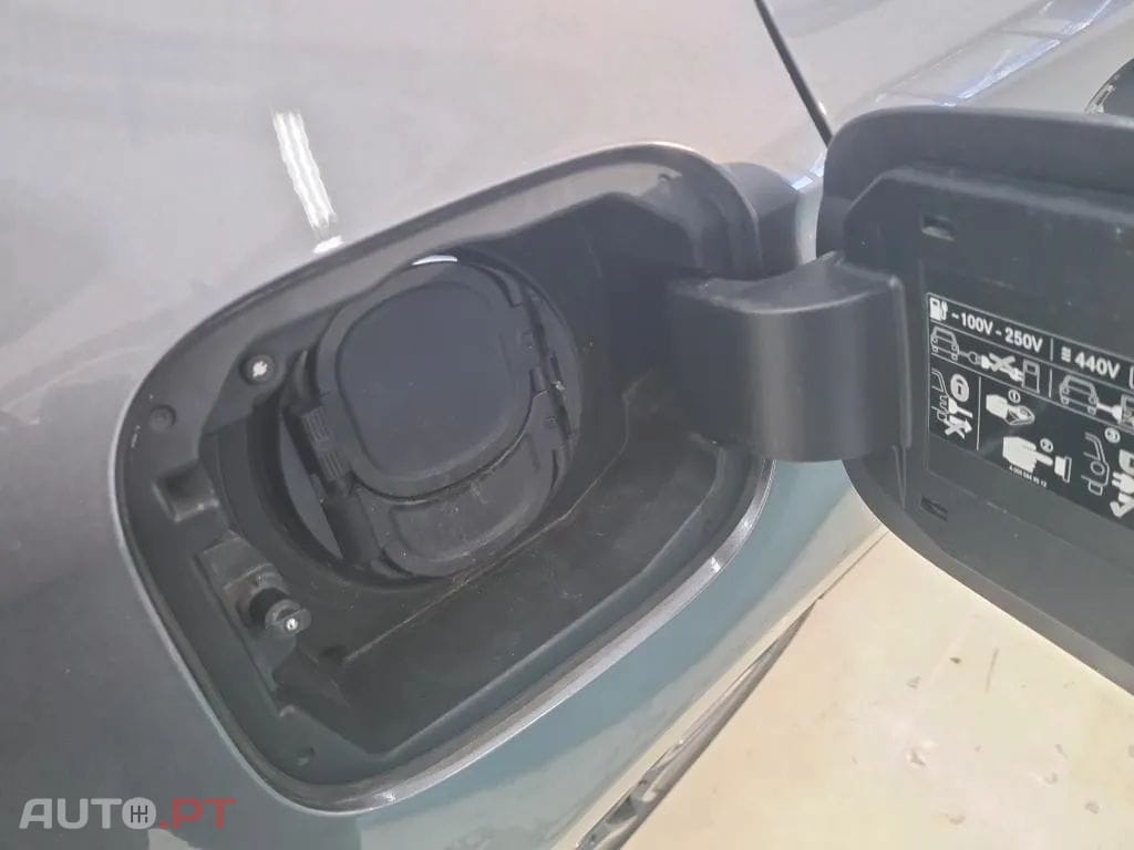 Mercedes-Benz A 250 e AMG Line