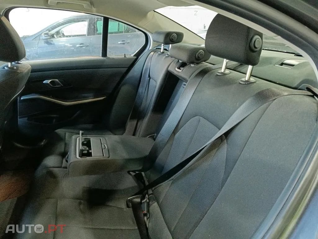 BMW 330 e Auto