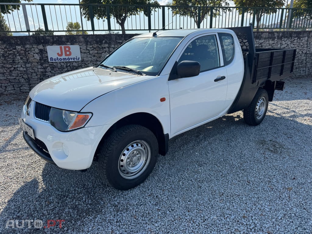 Mitsubishi L200 2.5 DI-D Club Invite 3L 4WD